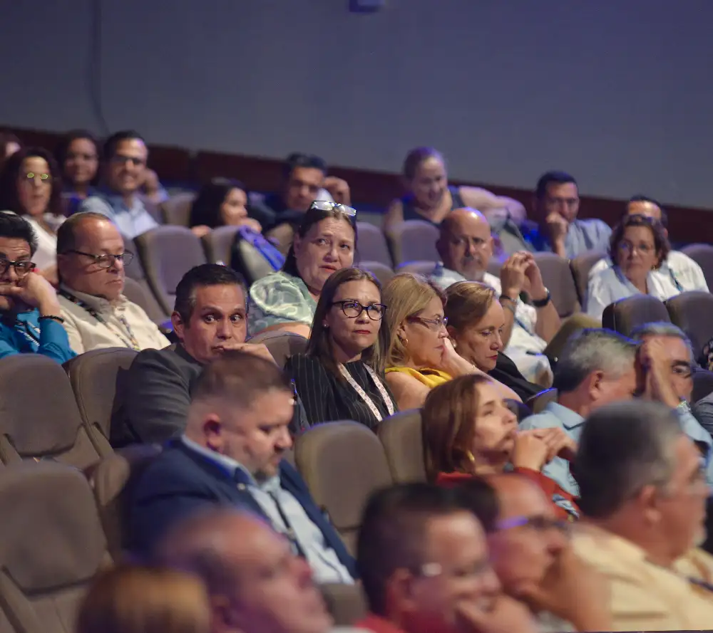 Fotografía corporativa durante el evento EsencIA H+